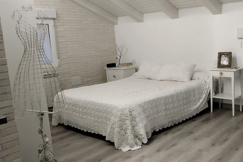 Plaqueta Manual Blanca Marfil Arenosa