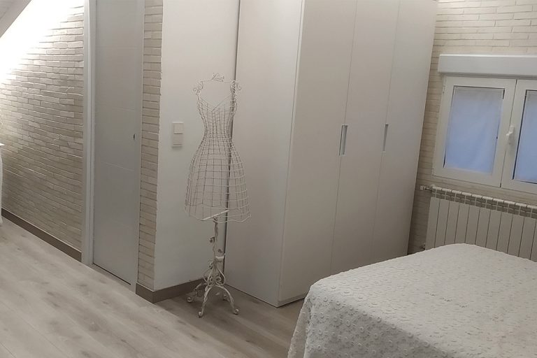 Plaqueta Manual Blanca Marfil Arenosa