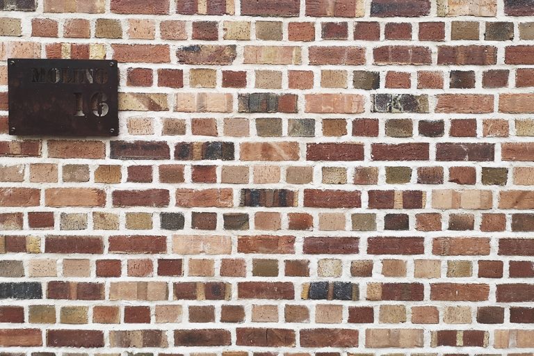 Casa con ladrillo rustico