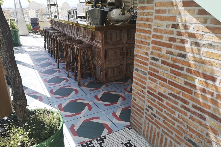 Decoración plaquetas ladrillo bar